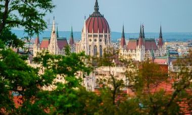 Budapest - Parlament - kezi-1.jpg