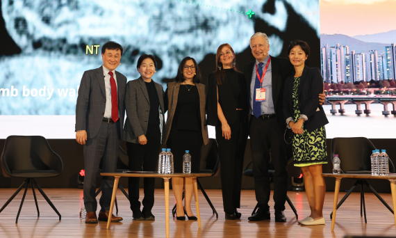 ISUOG Faculty on stage